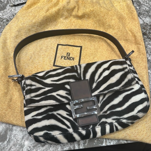 Fendi Black and White Zebra Shoulder Bag - Picture 2 of 15